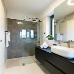 Luxury Positiva 비르