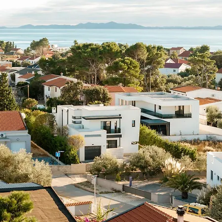 Luxury Positiva Vir