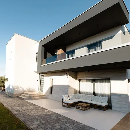 Luxury Positiva * Vir