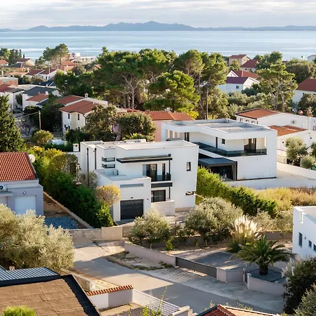 فيلة Luxury Positiva