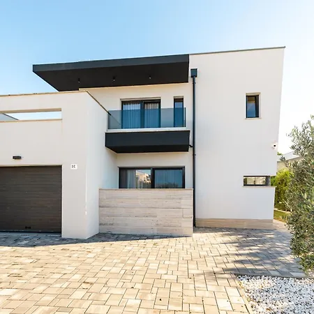 Villa Luxury Positiva Vir