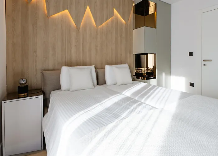 Luxury Positiva فيلة