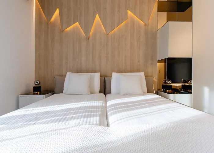 Luxury Positiva فيلة