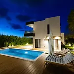 Luxury Positiva