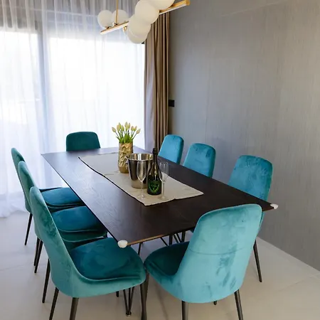 Luxury Positiva Villa