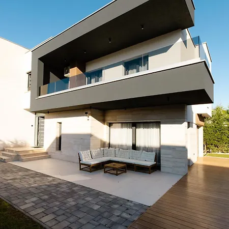 וילה Luxury Positiva ויר