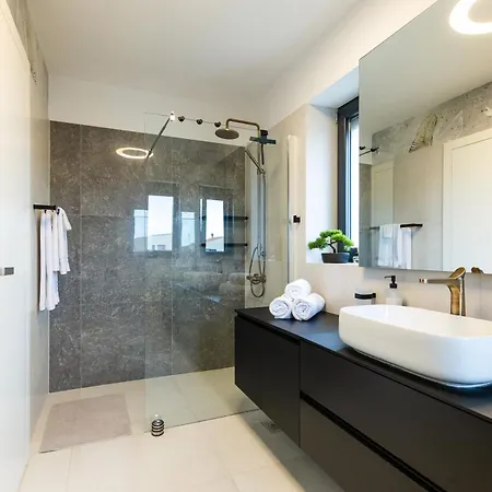 Luxury Positiva Вир