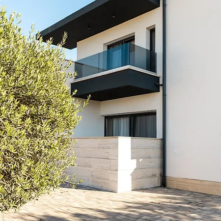 Luxury Positiva Villa Vir